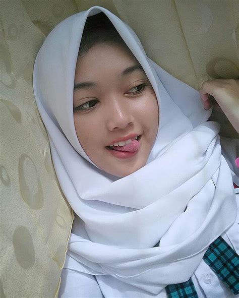 Bokep Cewek Jilbab Cantik Ngangkang Berdiri Colmek